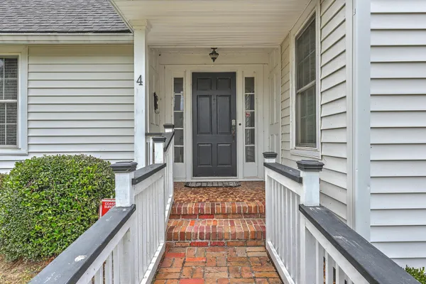 4 OAKDALE PL