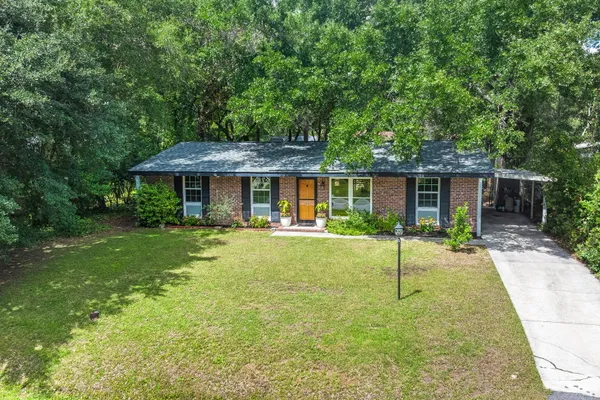 1047 HONEYSUCKLE LN