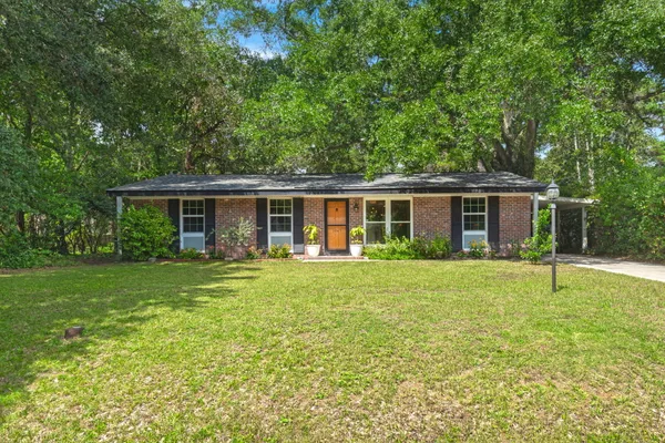 1047 HONEYSUCKLE LN