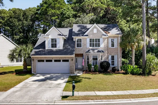 1196 OLD COURSE LN