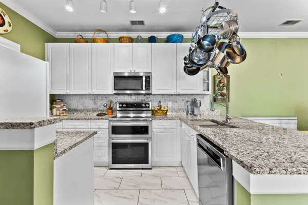 1434 BELCOURT LN