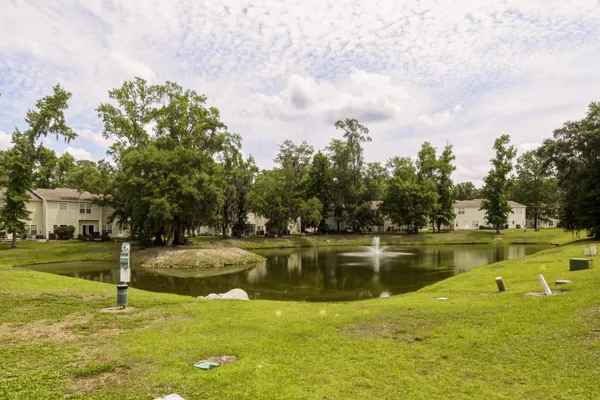 102 SPANISH OAKS LN
