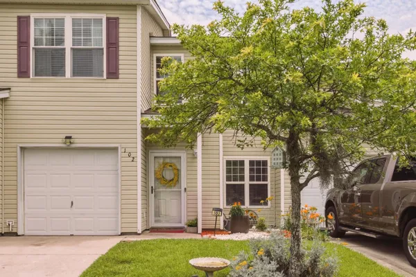102 SPANISH OAKS LN
