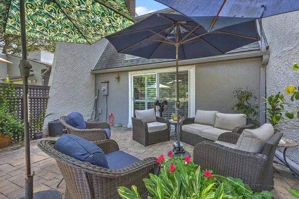 106 VENTURA PL