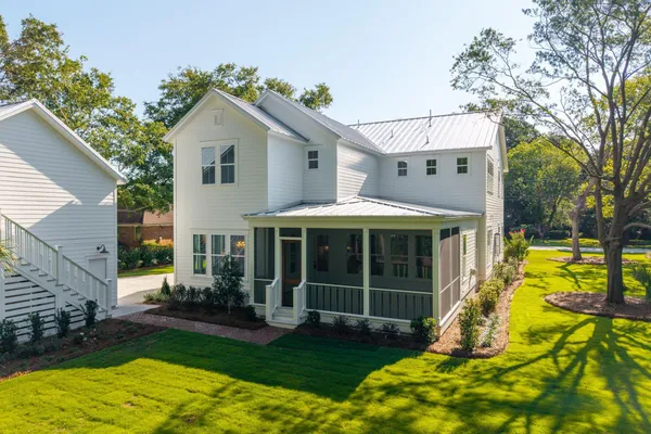 914 LAKEVIEW DR