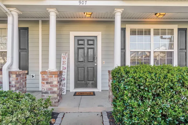 907 HEMINGWAY CIR