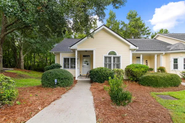 2472 DEER RIDGE LN E1