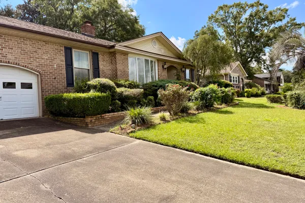 4351 HELENE DR