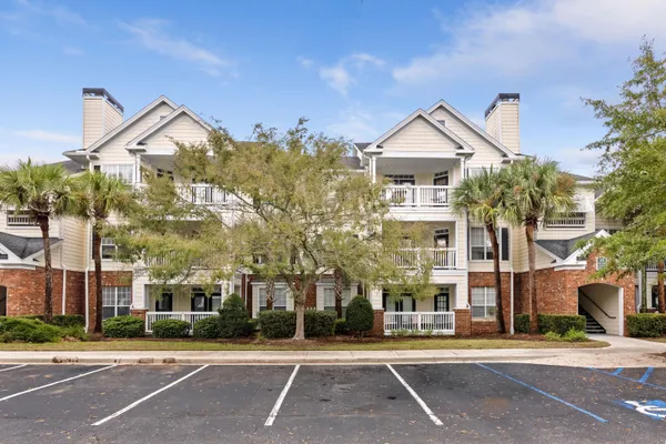 45 SYCAMORE AVE 1615