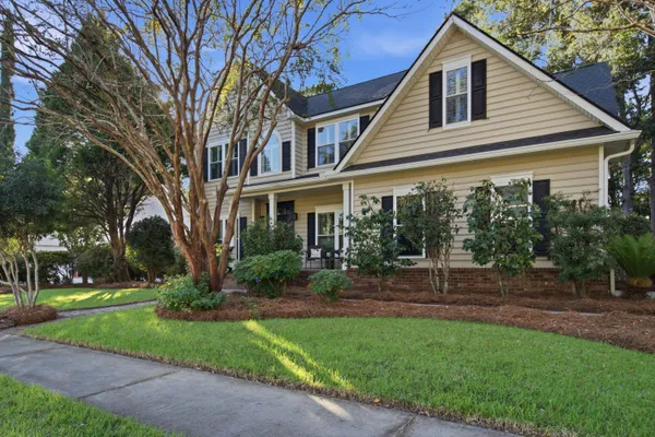 305 GLENEAGLES DR
