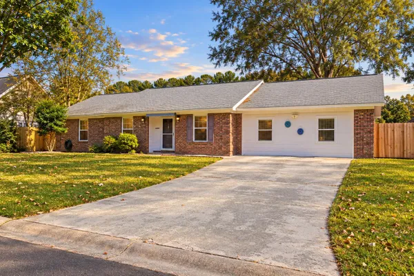 302 GRAY FOX LN