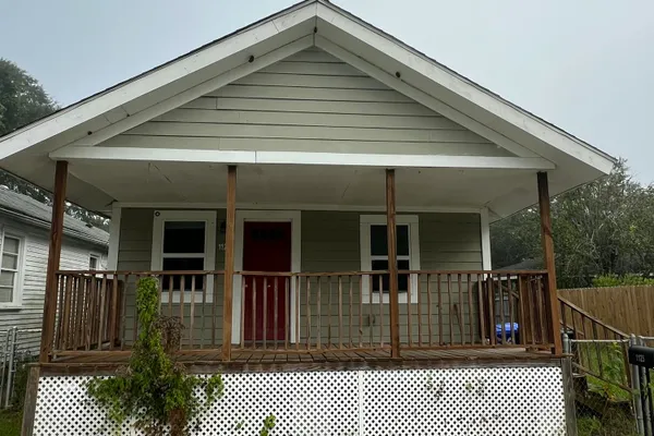 1125 ARMSTRONG AVE