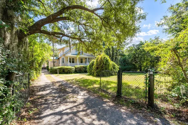 11 FORMOSA DR