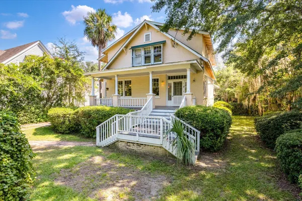 11 FORMOSA DR