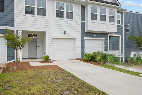 492 TROTTERS LN