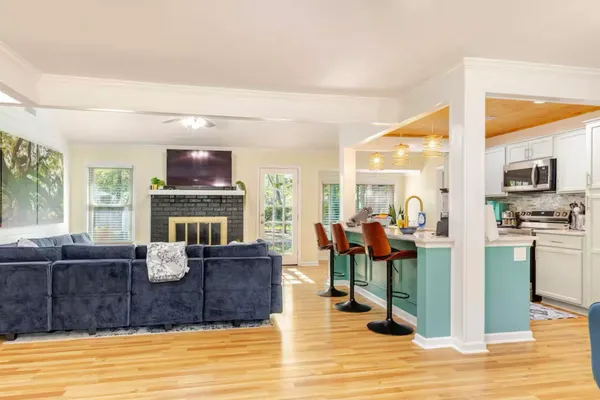 2117 CHANCELLORY LN