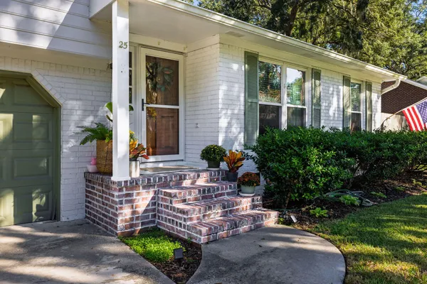 25 HILLCREEK BLVD