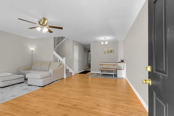 134 HORNBY CIR
