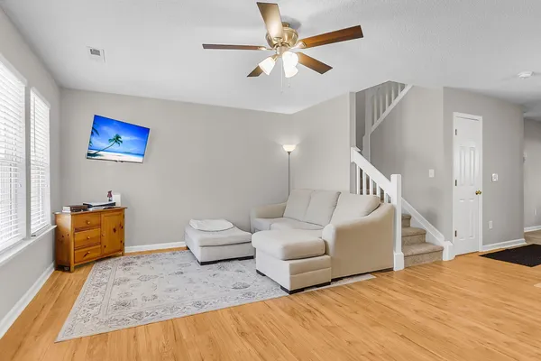 134 HORNBY CIR