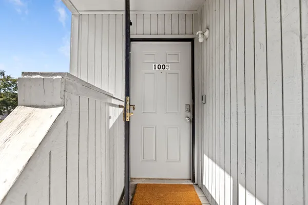 1005 WATERWOOD DR