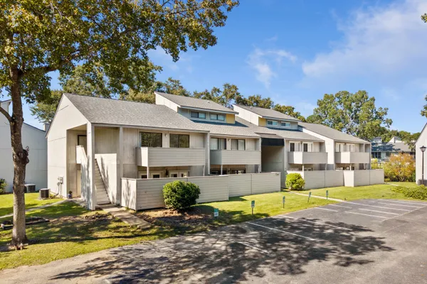 1005 WATERWOOD DR