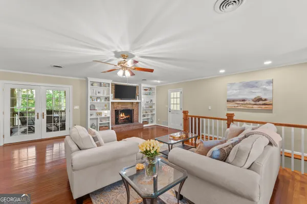290 COCHRAN DR