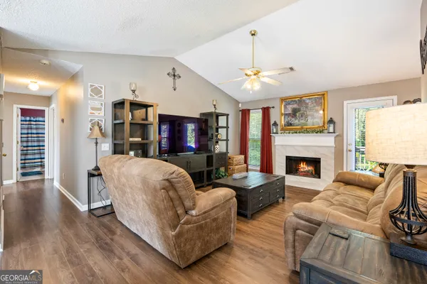 323 NATCHEZ CIR