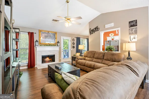 323 NATCHEZ CIR