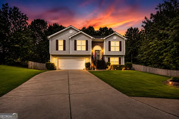 323 NATCHEZ CIR