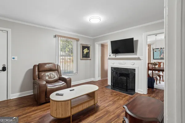1215 LYNDALE DR
