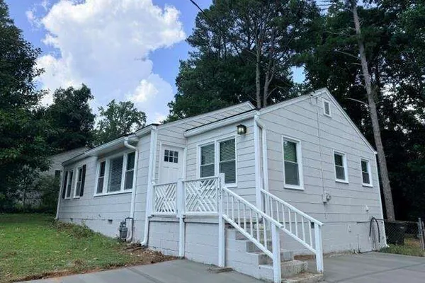 2005 BENSON AVE