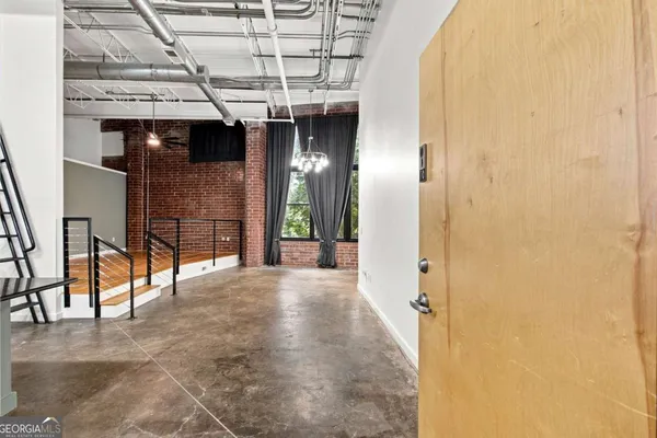 174 CHESTER AVE 110