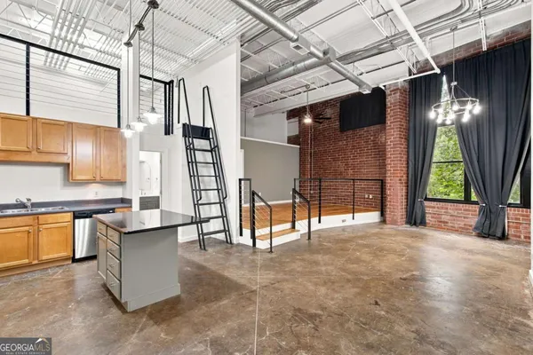 174 CHESTER AVE 110