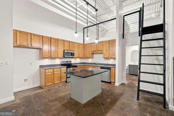 174 CHESTER AVE 110