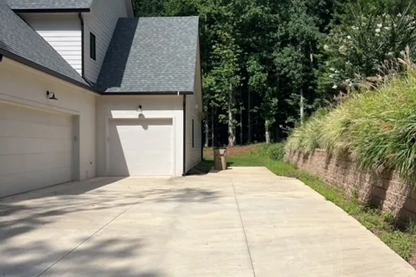 79 HUNTERS WAY