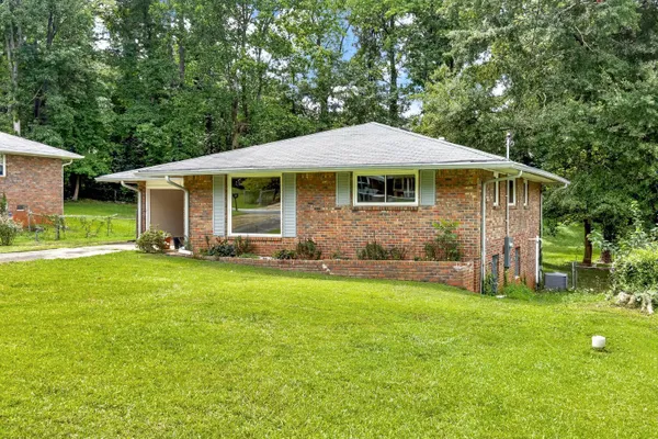 565 WAVELYN WAY