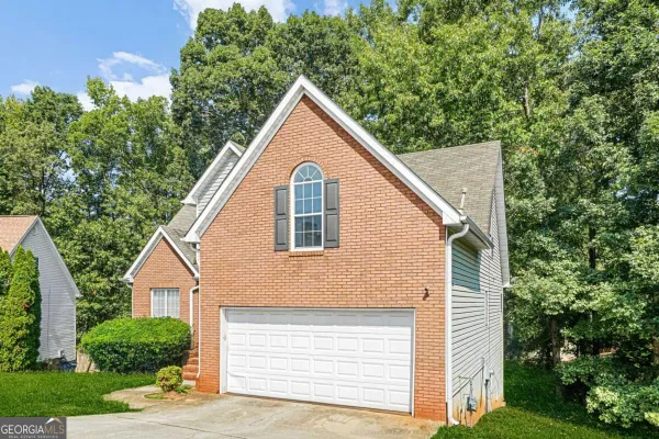 1347 VINE CIR