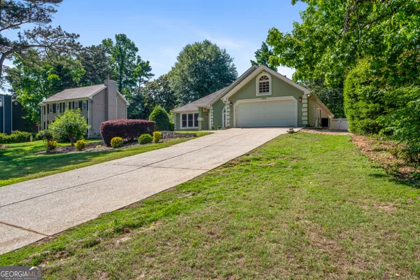 709 OAK MOSS DR