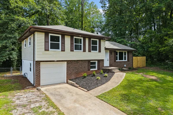 498 QUEEN ALIESE LN