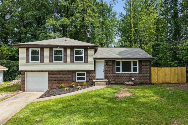 498 QUEEN ALIESE LN