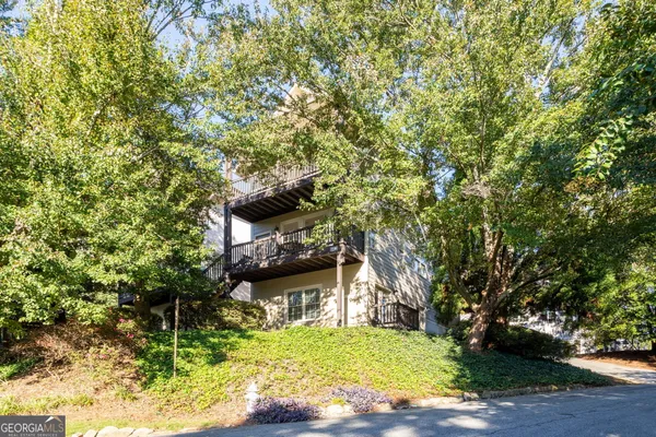 1055 DAVIS CIR R