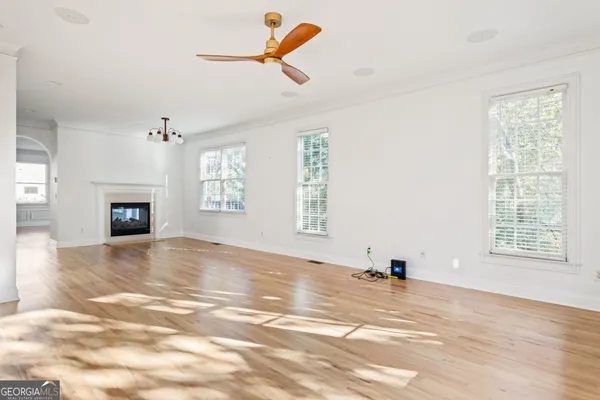 1055 DAVIS CIR R