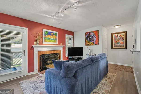 672 MCGILL PL 672