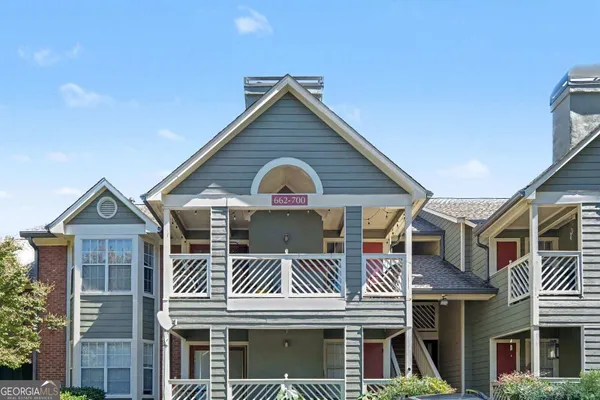 672 MCGILL PL 672