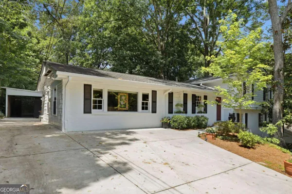2360 HONEYSUCKLE LN