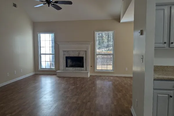 35 PACES LANDING LN