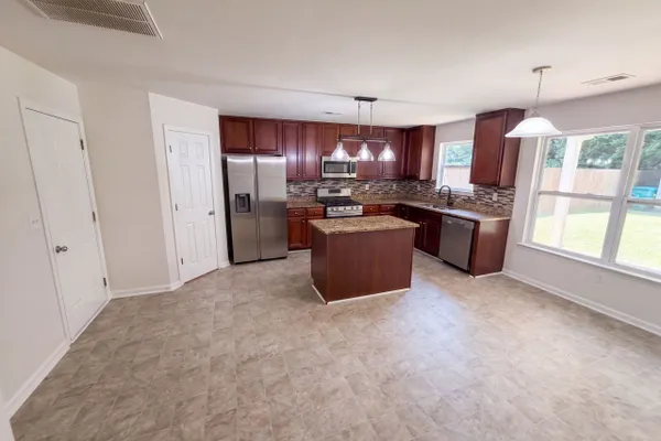 538 WALNUT WAY