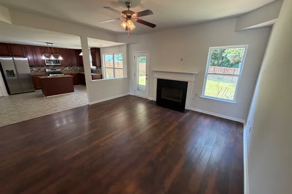 538 WALNUT WAY