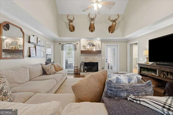 2011 WINDFIELD DR