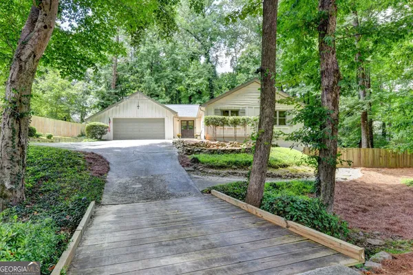 131 DENNA DR